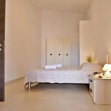 Klimatisierte In Tar Mit Gemeinschaftlichem Pool, Garten Und Grill Apartment Tar-Vabriga