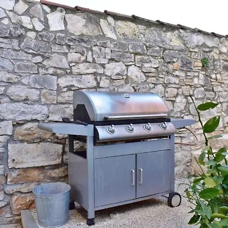 Klimatisierte In Tar Mit Gemeinschaftlichem Pool, Garten Und Grill Lejlighed