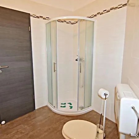 Apartment Klimatisierte In Tar Mit Gemeinschaftlichem Pool, Garten Und Grill