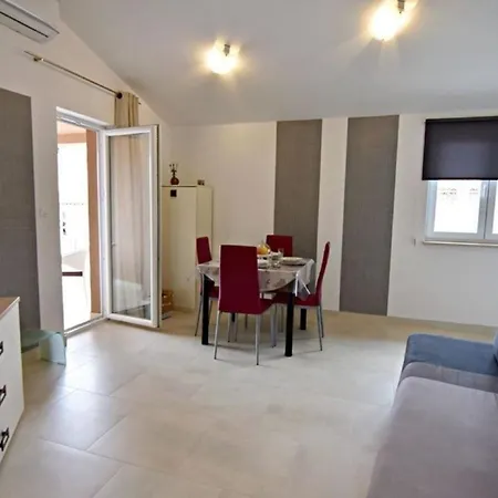 Klimatisierte In Tar Mit Gemeinschaftlichem Pool, Garten Und Grill Apartment Tar-Vabriga