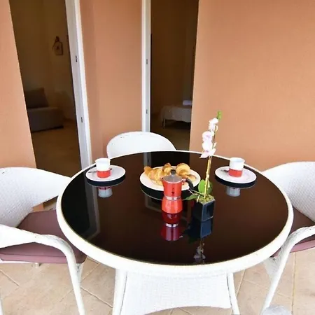 Klimatisierte In Tar Mit Gemeinschaftlichem Pool, Garten Und Grill Apartment Tar-Vabriga
